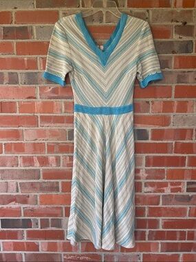 Vintage 1930s Creed Cream and Blue Chevron Midi knit Dress